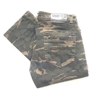 Young men’s camouflage pants
